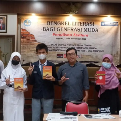 Bengkel Literasi Bagi Generasi Muda : Penulisan Feature