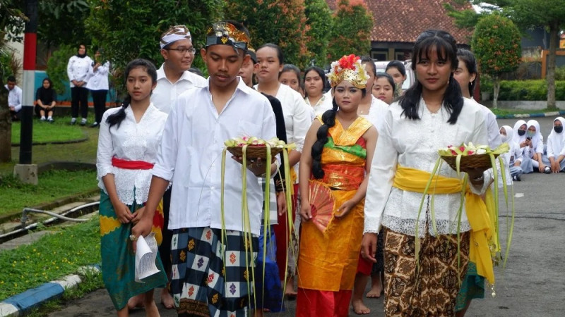 Praktik Perkawinan Adat Bali oleh XII Tata Boga C 