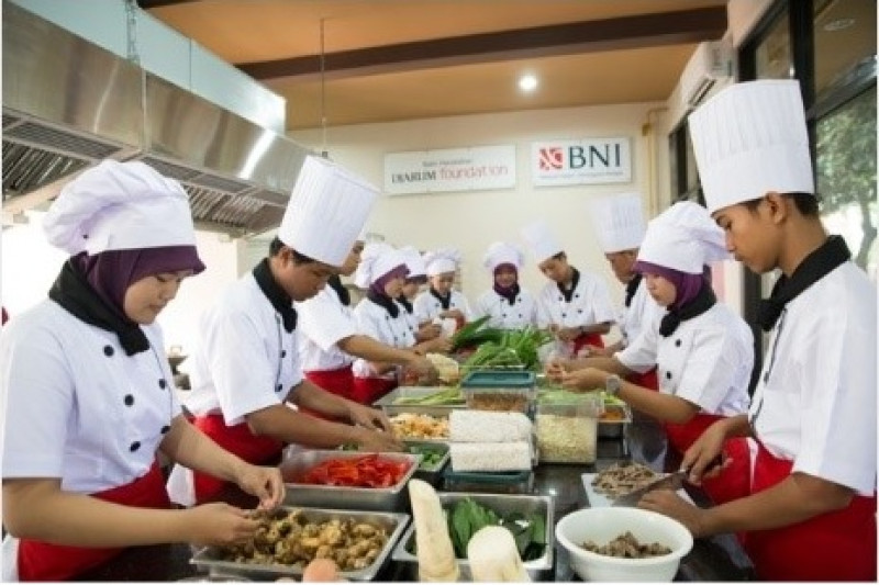 Hubungan Pengetahuan Dan Sikap Kerja Terhadap Tindakan Pencegahan Kecelakaan Kerja Di Dapur oleh Ditta Anggitia, S.Pd.