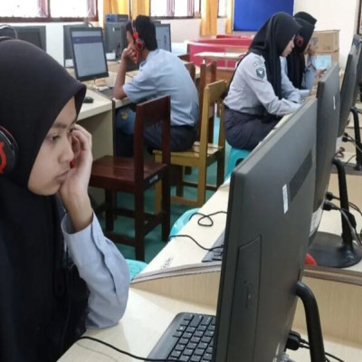 Implementasi Sertifikasi Internasional Kemampuan Bahasa Inggris TOEIC 2024  di SMK NEGERI 1 BAWEN