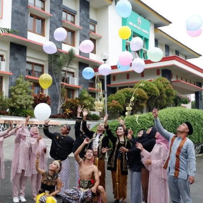 Praktik Perkawinan Adat Jawa oleh XII Tata Boga A