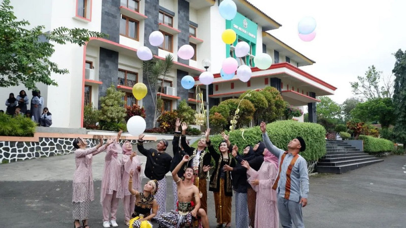 Praktik Perkawinan Adat Jawa oleh XII Tata Boga A