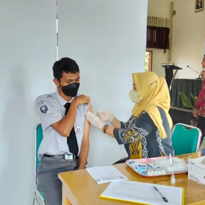 Vaksin Booster di SMK Negeri 1 Bawen