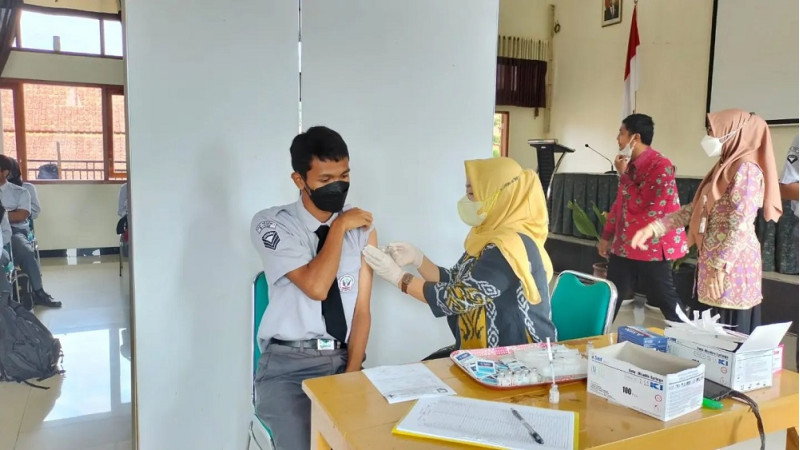 Vaksin Booster di SMK Negeri 1 Bawen