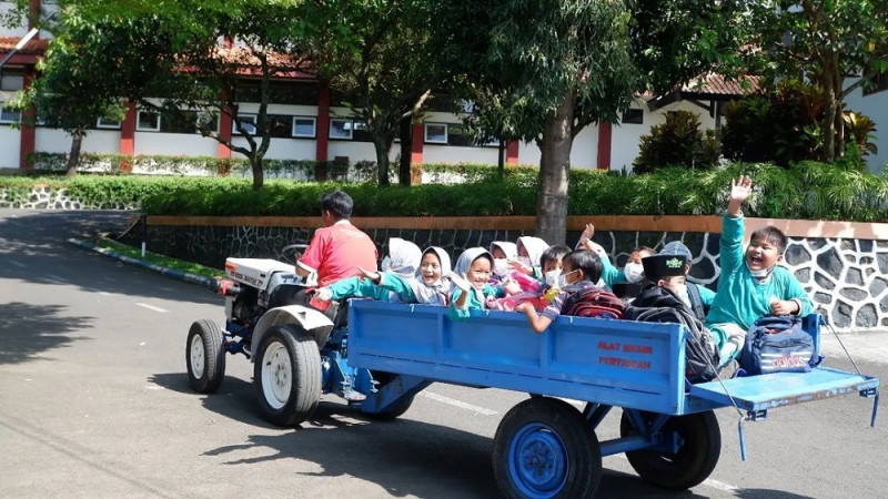 EduWisata TK dan MI Hajjah Solekhah